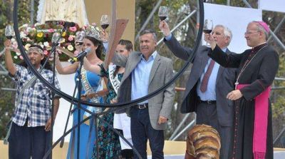 Cornejo dio el tradicional golpe de reja en la Bendici�n de los Frutos