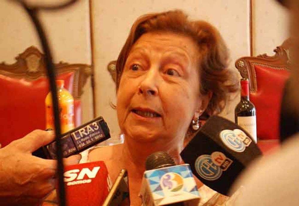 Para la ministra Garello es �una locura� la convocatoria de docentes voluntarios