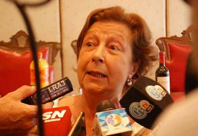 Para la ministra Garello es �una locura� la convocatoria de docentes voluntarios