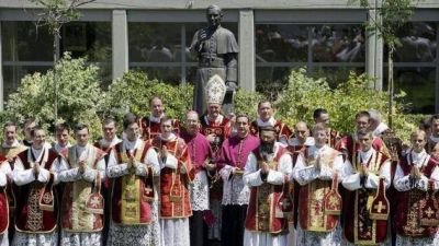 Fraternidad San P�o X, peque�os pasos hacia el acuerdo