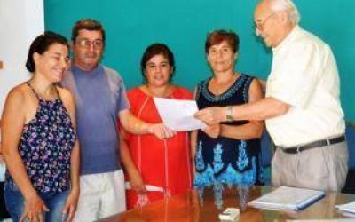 Tres Lomas: �lvarez entreg� subsidios a instituciones