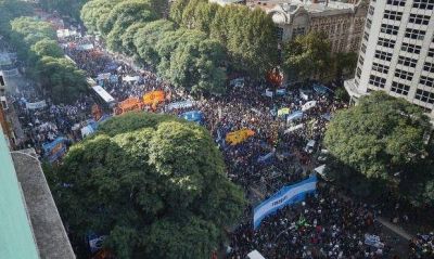 La marcha cegetista a Plaza de Mayo reúne a todo el peronismo en el Senado