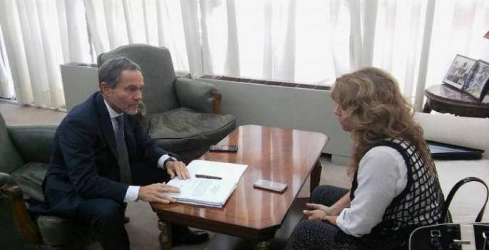 Lorden se reuni� con el ministro de Justicia Gustavo Ferrari