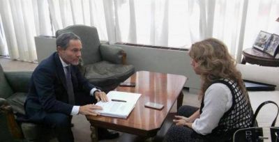 Lorden se reuni� con el ministro de Justicia Gustavo Ferrari