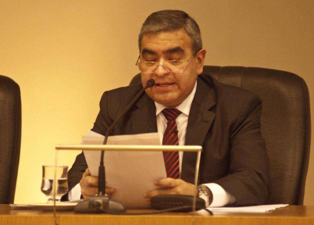 Alfaro anunciar� obras en un Concejo sitiado por taxistas