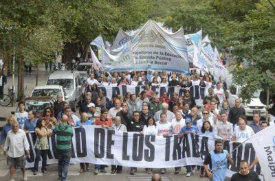 Aun con la amenaza de un decreto, el SUTE ratific� el paro