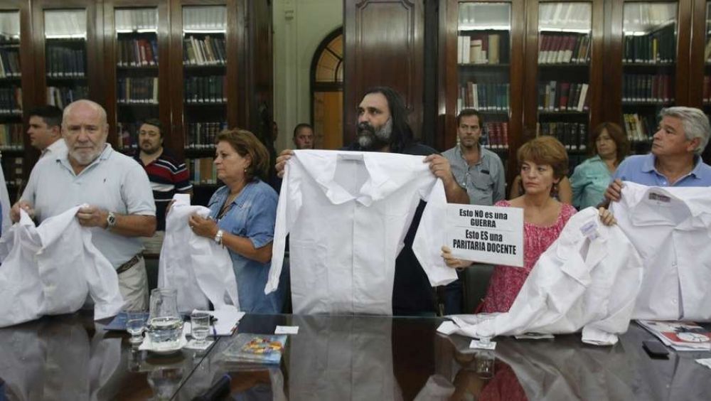 Vidal anunci� que convocar�n a los 60 mil voluntarios que se ofrecieron ante el paro docente