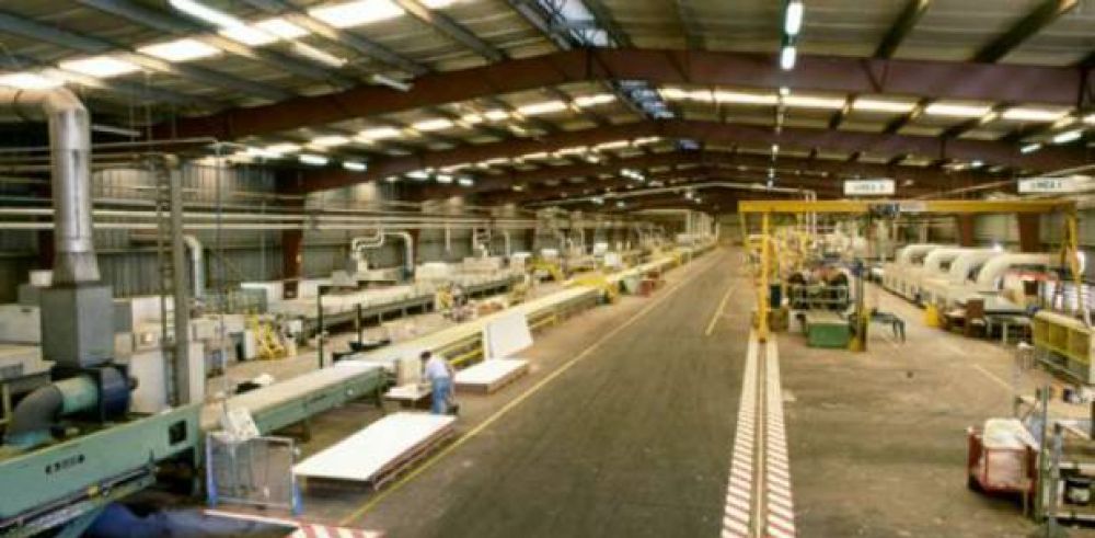 Fiplasto da vacaciones anticipadas por falta de ventas