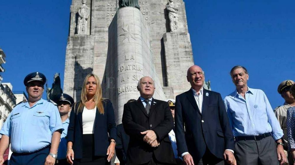 Lifschitz particip del acto por el 205 aniversario de la creacin de la Bandera