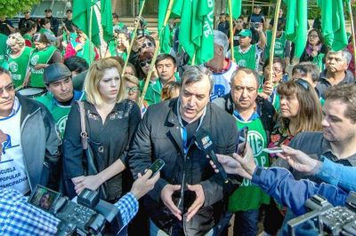 En Rio Negro, acusan al gobernador de utilizar los medios de comunicaci�n contra gremios estatales
