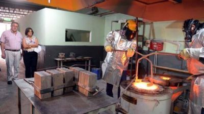 Corpacci visit� la planta de refinaci�n de oro y plata