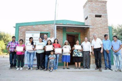 Se inauguraron viviendas sociales en Villa Nueva