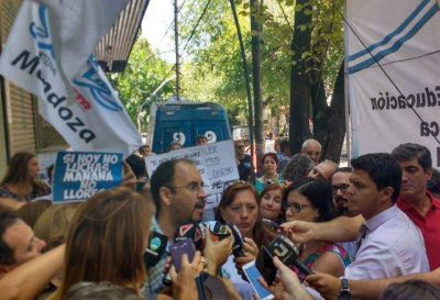 El SUTE ratific� el paro para el 6 y el 7 de marzo y peligra el comienzo de clases en Mendoza