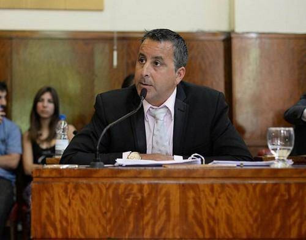 Azcona: �Nos invitan a no acompa�ar el Presupuesto 2017�