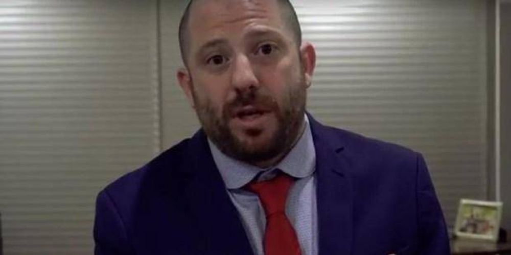 Ottavis utiliz� su nueva faceta youtuber para pegarle a Vidal: 