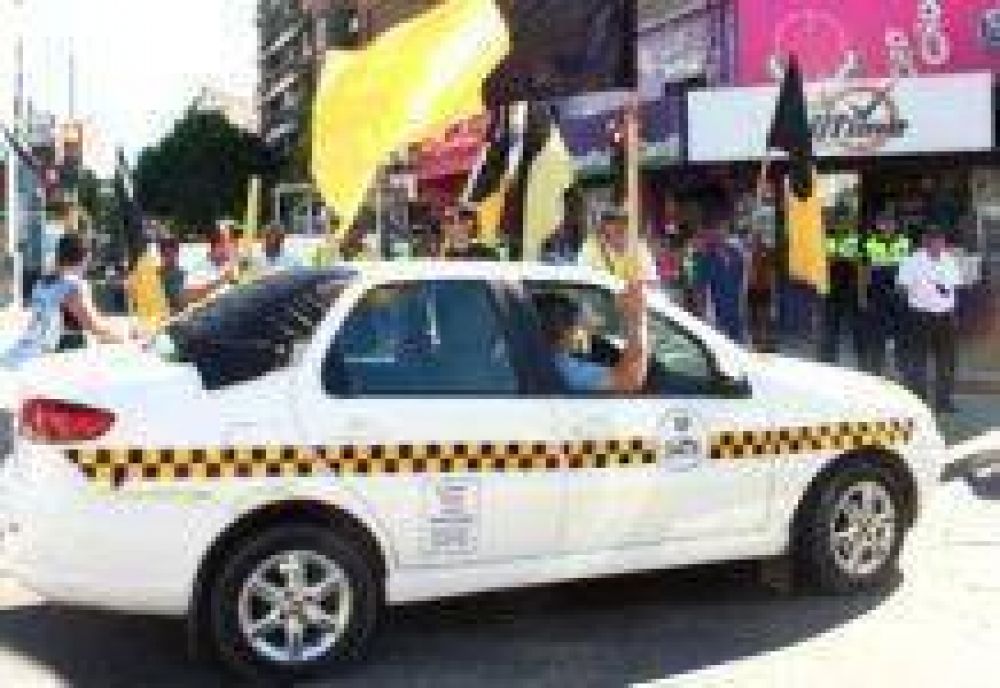Los Peones de Taxis se movilizaron al concejo deliberante capitalino
