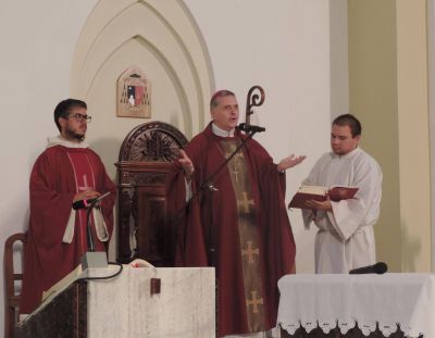 El obispo celebr� la misa de Mi�rcoles de Ceniza