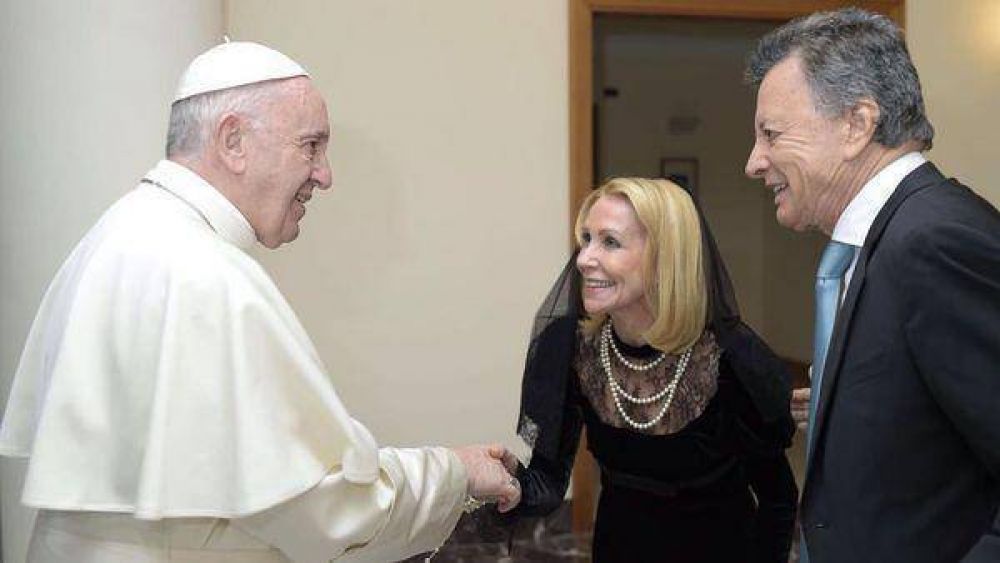 Palito Ortega y Evangelina Salazar renovaron sus votos matrimoniales ante el papa Francisco