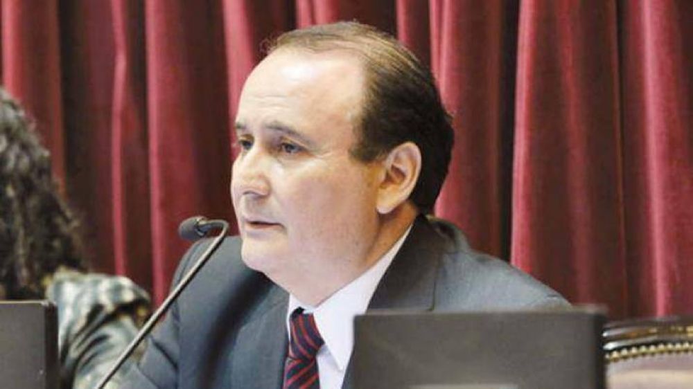 Montenegro asegur� el anuncio del aumento salarial para ma�ana