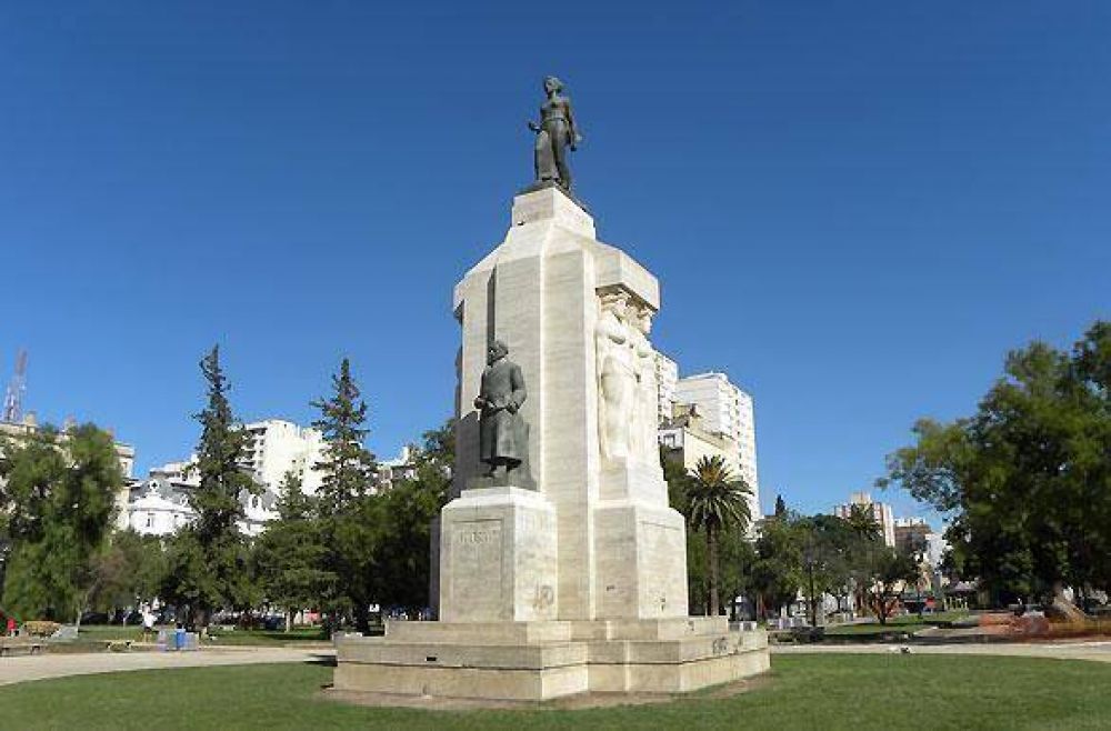 Docentes marcharon por el centro de la ciudad