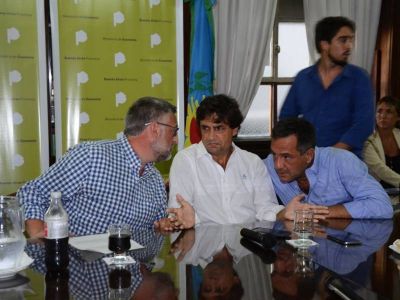 Mientras los docentes esperan una nueva reuni�n, el gobierno habla de una propuesta �innovadora�