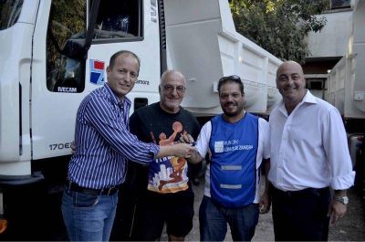 Mart�n entreg� camiones para reforzar la limpieza en las calles