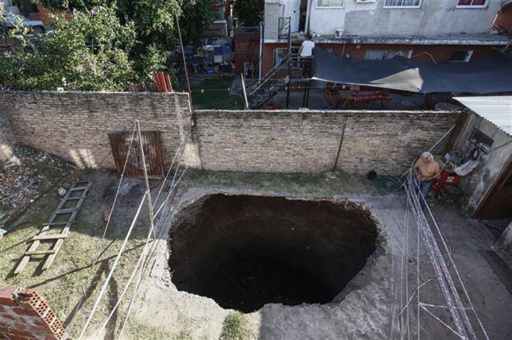 Conmoci�n por misteriosos derrumbes del suelo en una manzana de Boulogne