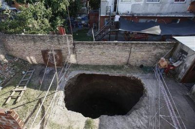 Conmoci�n por misteriosos derrumbes del suelo en una manzana de Boulogne
