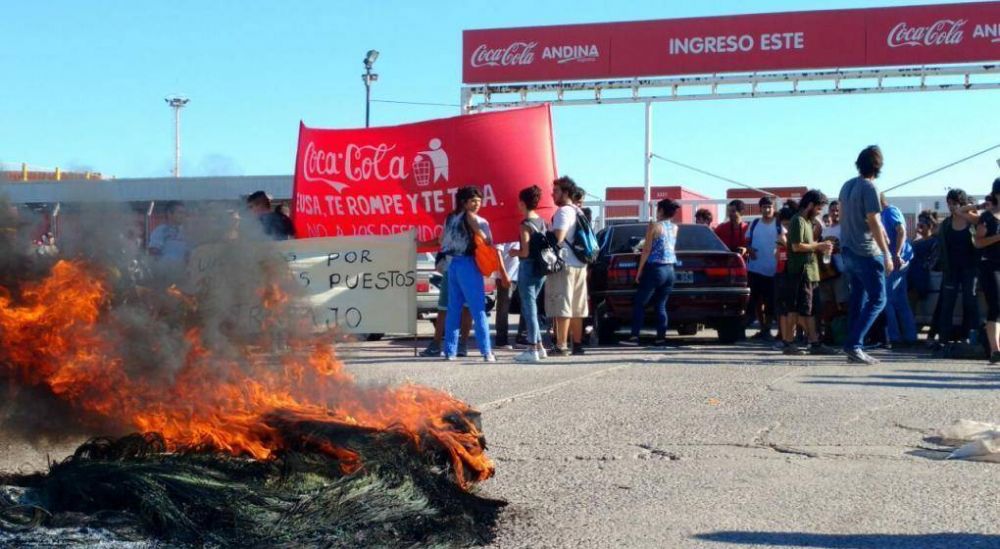 Bloquean ingreso a la planta de Coca Cola en Crdoba