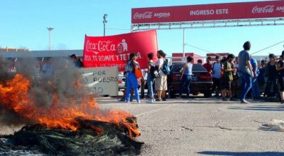 Bloquean ingreso a la planta de Coca Cola en C�rdoba