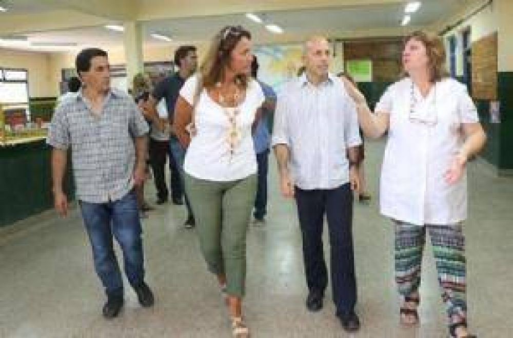 El gobierno buscar� �contener� chicos en clubes por la huelga