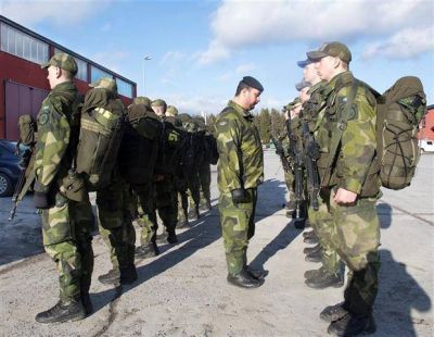 Suecia restableci� el servicio militar obligatorio debido al rearme de Mosc�
