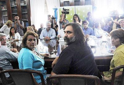 Baradel, con un ojo en la negociaci�n y otro en la interna de su sindicato