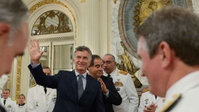 Un escuadr�n antibombas, que llega despu�s del estallido