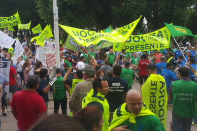 Masiva movilizaci�n en Baradero contra los despidos de Atanor y otras dos f�bricas