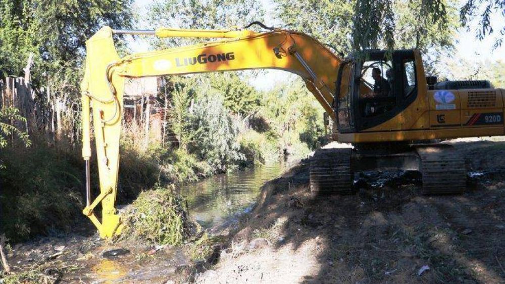 Retiraron 250 toneladas de residuos del canal Villa Mara