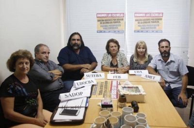 El martes se reunir�n los gremios docentes bonaerenses para definir si empiezan las clases