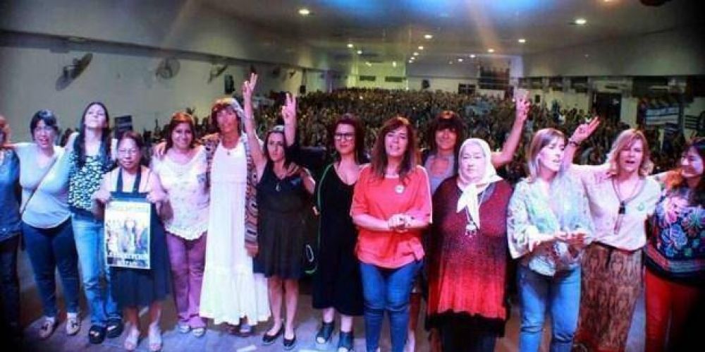 Con CFK como bandera y crticas a Cambiemos, casi 2 mil mujeres se reunieron en La Plata