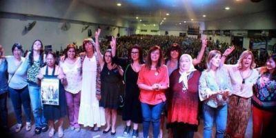 Con CFK como bandera y cr�ticas a Cambiemos, casi 2 mil mujeres se reunieron en La Plata