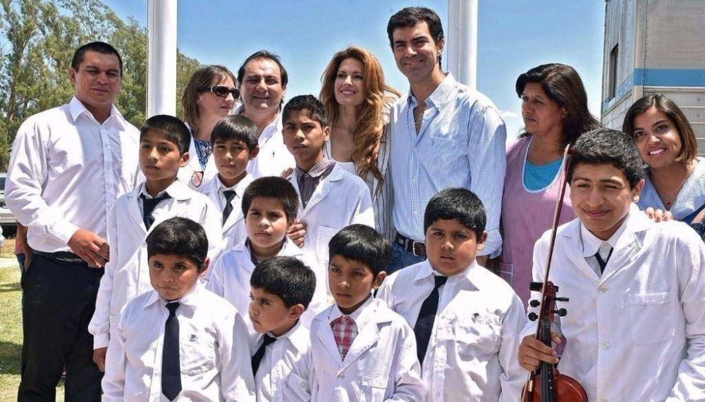 Urtubey inaugurar� el a�o lectivo en Santa Victoria Este