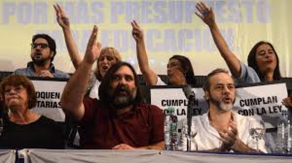 Sin acuerdo, Vidal enfrenta dos d�as de paro docente
