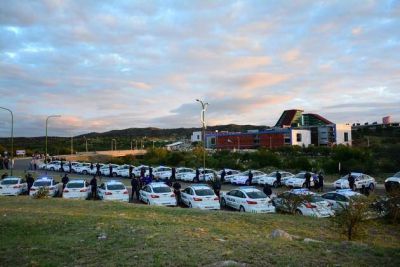 El gobernador entreg� 104 nuevos veh�culos a la Polic�a de la Provincia