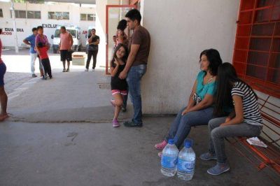 El Gobierno reparti� m�s de 34 mil botellas de agua en Caucete