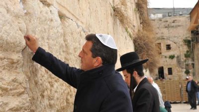 En Israel, Sergio Massa reflot� su proyecto de juicio en ausencia