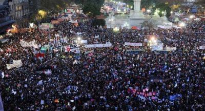 Las argentinas van al primer paro internacional de mujeres en reclamo de sus derechos