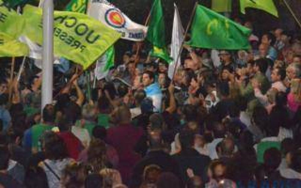 Baradero: Miles de personas marcharon por los despidos en empresas