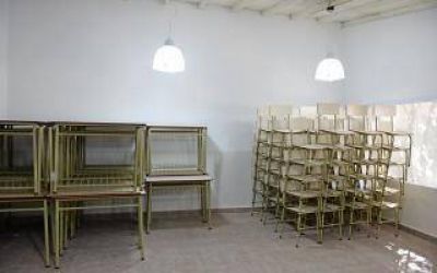 San Fernando entreg� nuevo mobiliario para las Escuelas N� 20 y 28