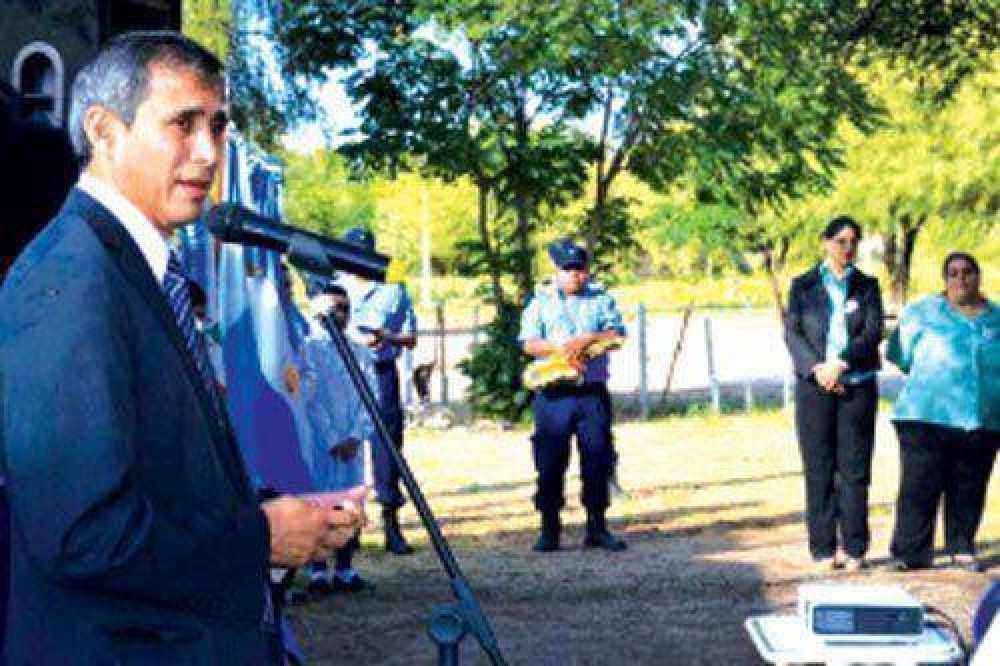 Paredes Urquiza inaugur� el ciclo lectivo municipal