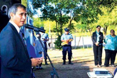 Paredes Urquiza inaugur� el ciclo lectivo municipal