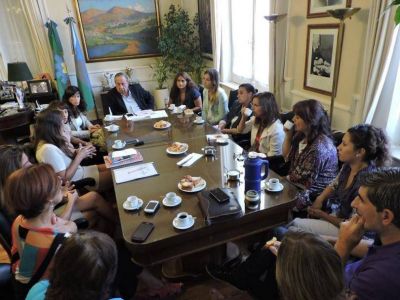 Con funcionarias, Lunghi analiz� los alcances de las pol�ticas de g�nero